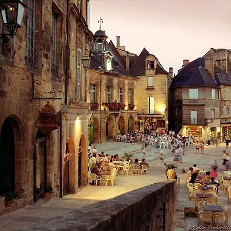 Gite Chez Julie - Clima - Parking Sarlat-la-Caneda Exterior photo